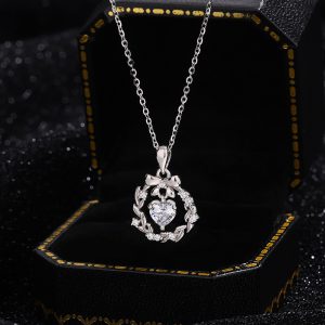 Women's Christmas Clavicle Chain Floral Wreath Pendant Valentine's Day Gift