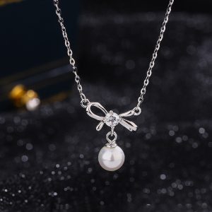 Sterling silver bow necklace for women, vintage style, imitation pearl and zircon choker, high-end clavicle chain.