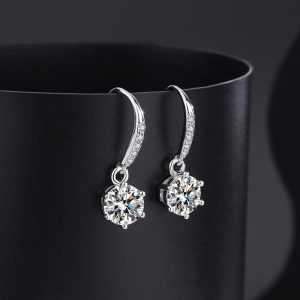 Sterling silver six-prong zircon earrings for women, autumn fashion ear hooks, minimalist style earrings.