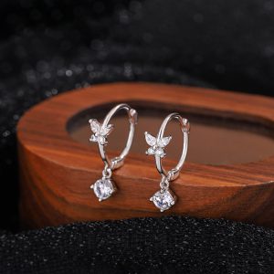 Sterling silver, exquisite and sweet zircon-encrusted butterfly earrings for women, fashionable and simple earrings.